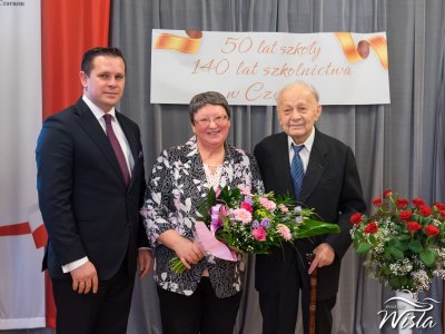 Burmistrz Wisły wraz z uhonorowanymi